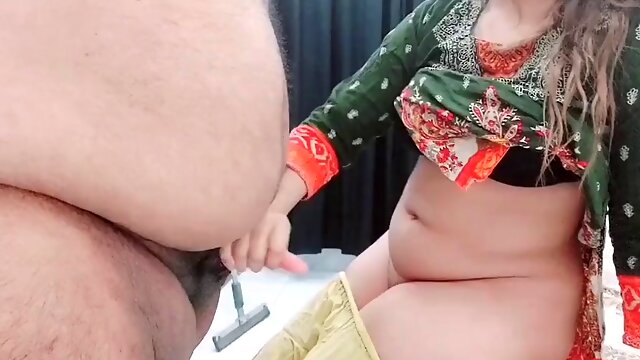 Pakistani mom fucked by her husband with clear hindi sound