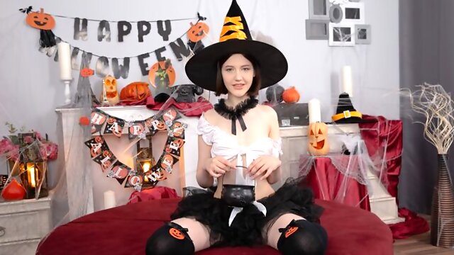 Margo Von Teese gets her asshole fucked on Halloween