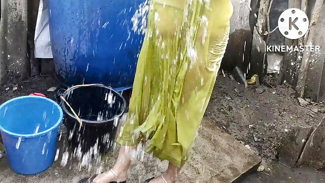 Bhabhi Bathing, Wife Share