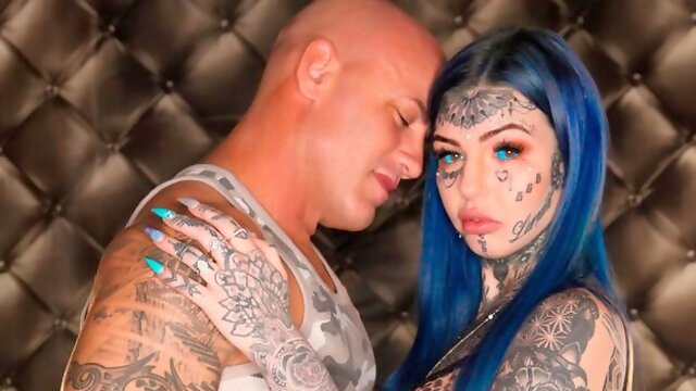 Sext tattooed girl with silicone tits Amber Luke fucked in the missionary pose