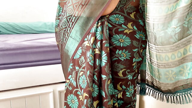 Beautiful NRI Wife Wearing Saree - Sexy Milky Boobs Cleavage