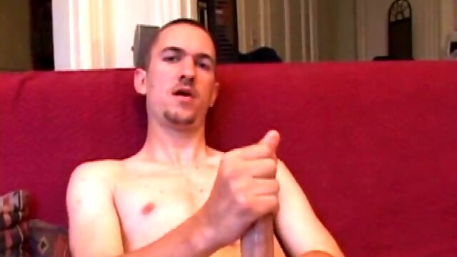 Cutie Casper Coxx is back for another solo handjob and damn this guy has a big dick. He starts with his clothes on and we can see the bulge in his pants. Then he undresses, oils himself up and starts stroking his flesh.