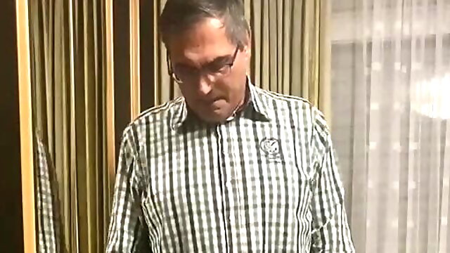 Einpissen auf Befehl vom Herren