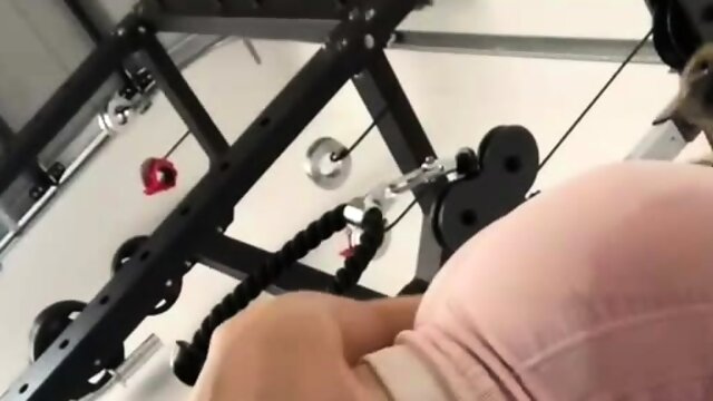 Amateur assy mo fingering herself on live webcam