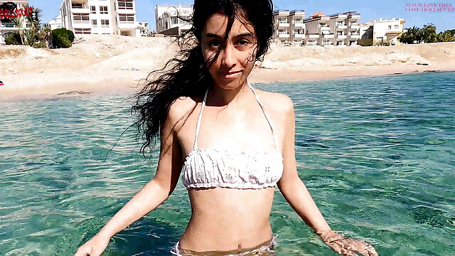 Sissi plays with her pussy underwater in Sharm el Sheikh - DOLLSCULT