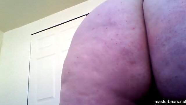 Big lady Lisa devours a rabbit and an anal toy