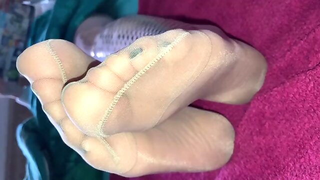 Nylon footjob golden pantyhose pantyhose teasing big cumshot