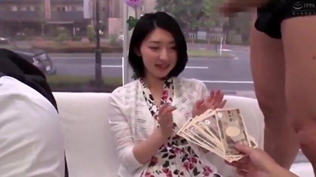 Asian amateur babe fucks for cash