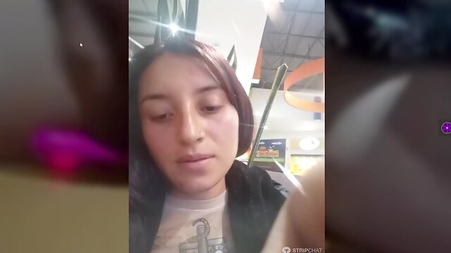 Indian Boobs Show, Latina