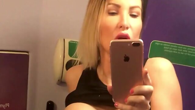 Milf cant help herself from public masturbation