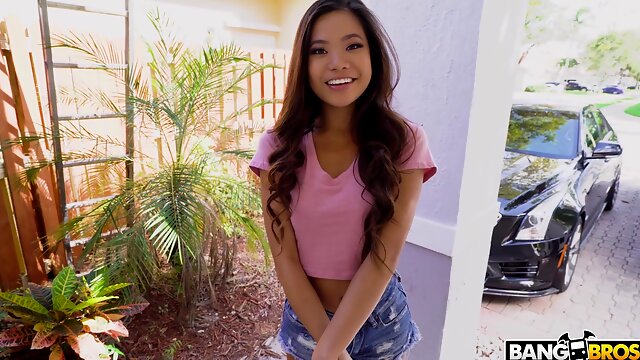 Rich guy enjoys fucking sexy Asian babe Vina Sky after nyotaimori