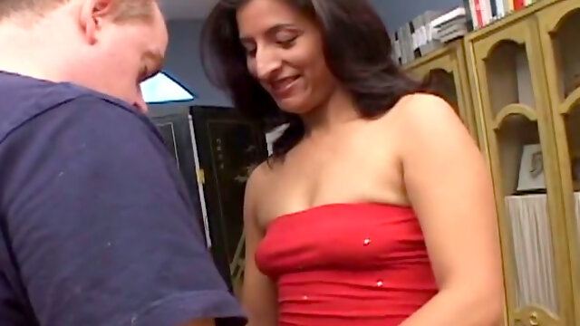 Lusty and kinky Mexican chick sucks big white cock greedily