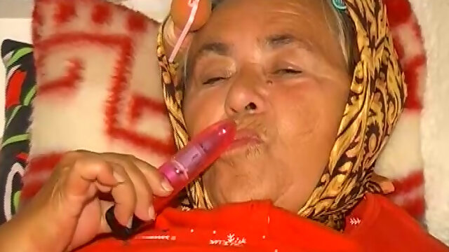 Filthy fat lusty granny loves getting her smelly hairy snatch licked