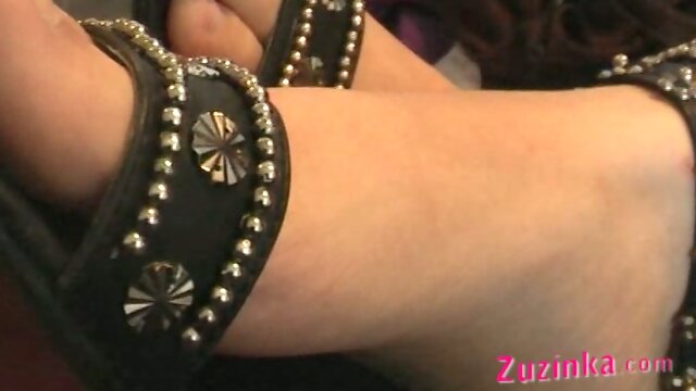 Czech amateur girlfriend  Zuzinka gives footjob