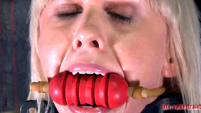 Salty milf Sarah Jane Ceylon gets enchained with leather belts