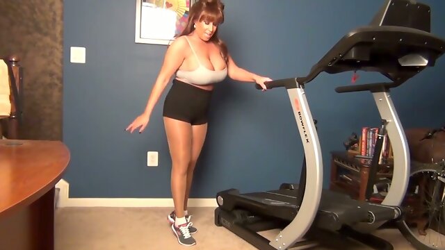 This sexy housewife knows her way around a treadmill and shes got big tits