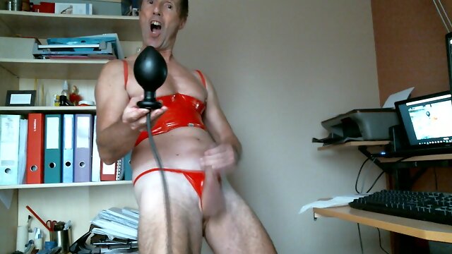 This dude is back and his anus looks like a pink flower