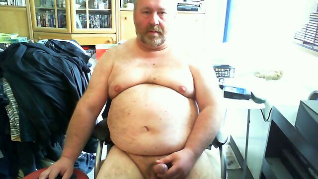 This chubby man enjoys jerking off on cam quite a bit