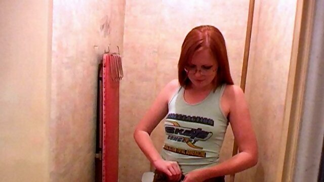 Redhead cute sexy girl in the toilet room feel shy to piss on cam