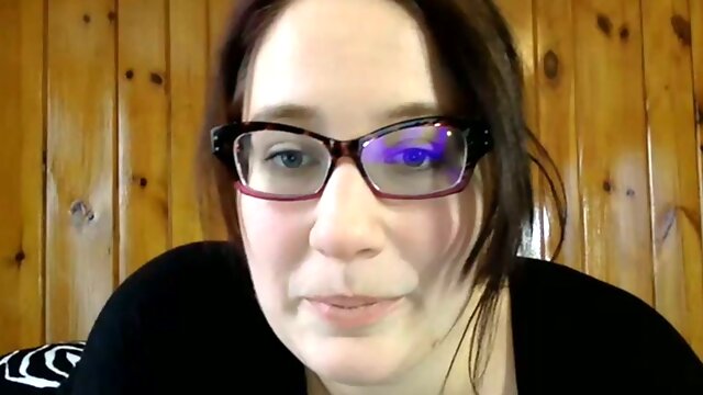 Chubby brunette MILF in glasses was chatting with my buddy on webcam