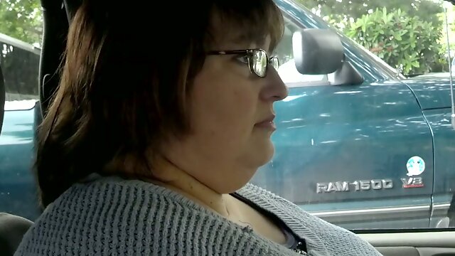 Mature BBW neighbor lady wants to play with my cock in her car