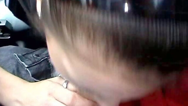 Slutty brunette presents solid BJ to her guy right on front seat of his car