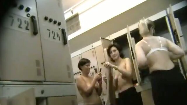 Quaggy matures flash their arousing bodies in locker room