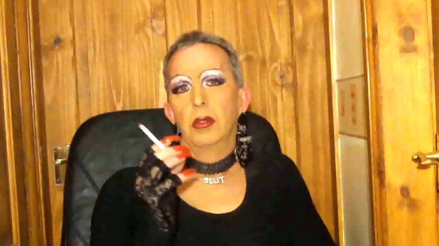 Putting makeup and making myself a horny granny on webcam