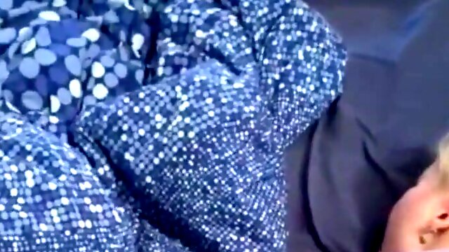 Casual homemade doggy style sex flows into raunchy anal