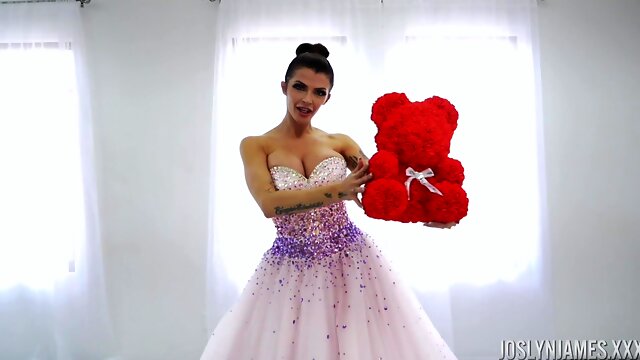 Alluring Joslyn James makes sexy wedding dress advertising show