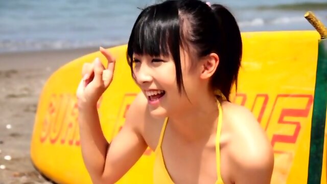 Admirable Asian angel Mizuki Moe walks trough the beach