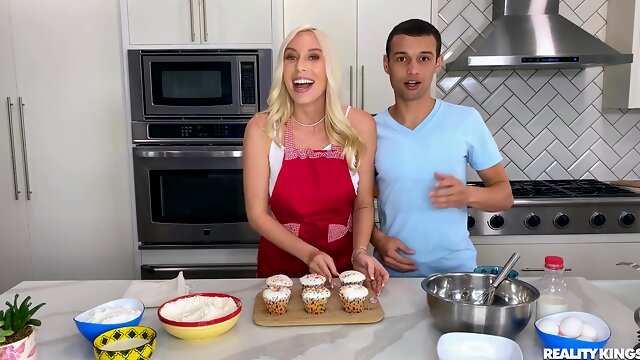 MILF gave blowjob to stepson while they were baking cupcakes