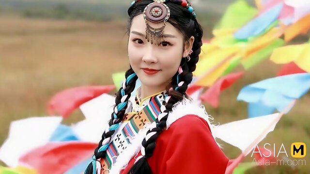 Chinese beauty in national costume enjoys sucking the cock - Model Media