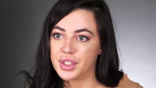 Sweetly seductive Whitney Wright loves toying her deliciously sweet pussy