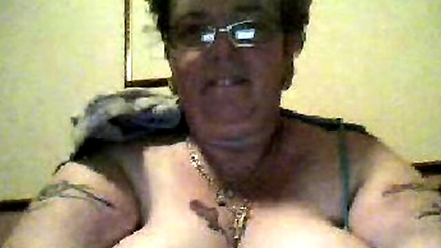 Mature BBW Janet from Tamworth shows on webcam