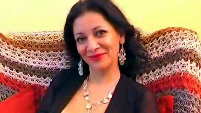 Milf amateur arab aunt spreading her pussy