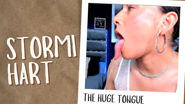 Kissing Tongue Deep