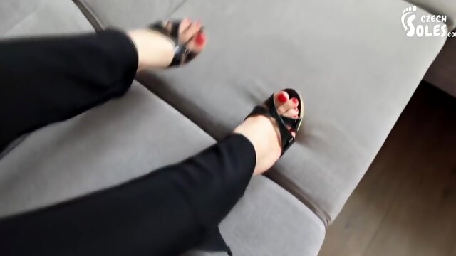 Free Premium Video Sexy High Heels Unboxing And Show Off On Her Long Toed Feet (shoe Fetish Long Toes Very Sexy Feet)