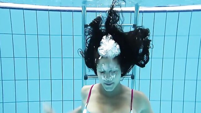 Hd clip with inviting missy from Underwater Show