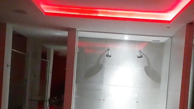 Blonde masturbating in bed . Loira se masturbando 