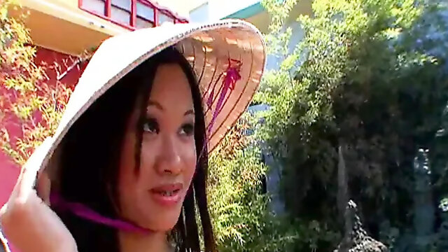 Kimmi sexy vietnamese girl