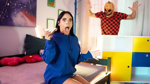 Big-tit brunette Megan Fiore nicely jumps on a pretty long dick