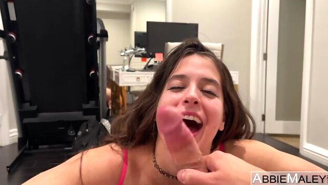 Abbie Maley: Horny gym slut gives the best head