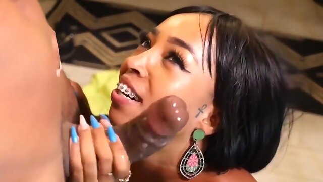 She Loves Getting Anal Fuck In Doggystyle