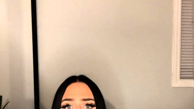 Amateur webcam babe dildo masturbation