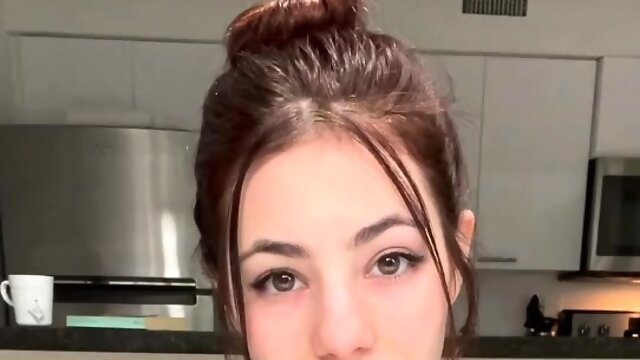 Live Webcam Hot Teen Strip and Masturbate