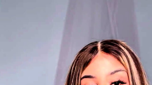 Sleaze blonde has the kinky foot fetish