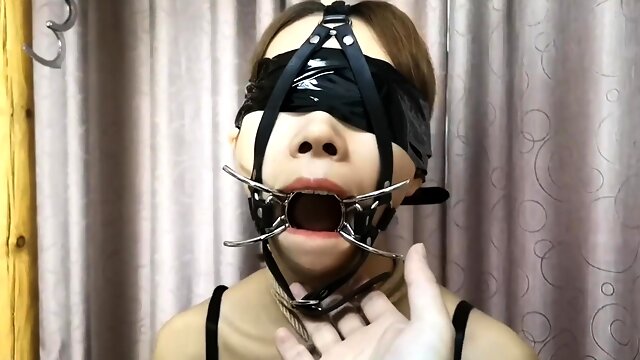 Chinese bondage - Nomi blindfolded and vibed