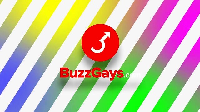 Bearded guy cums in his beard