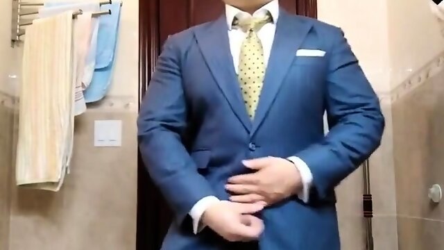 Str8 daddy jerking off in suit